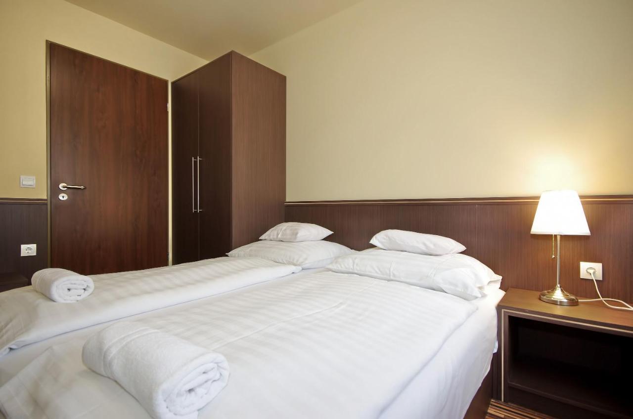 Corvin Apartman Дьюла Экстерьер фото